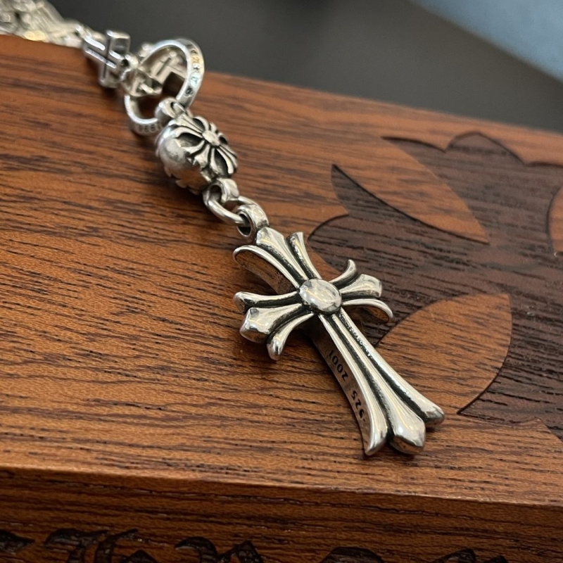 Ch*0me He**ts necklaces